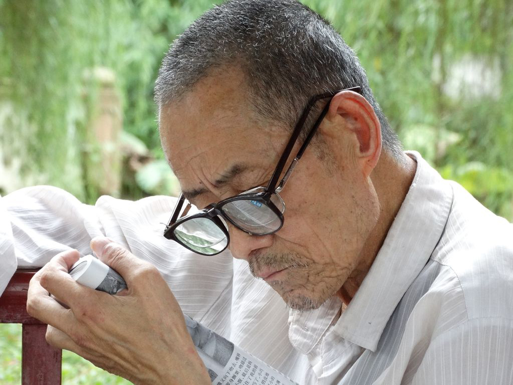 淘汰老花鏡，換戴多焦鏡，近視老花只需一副